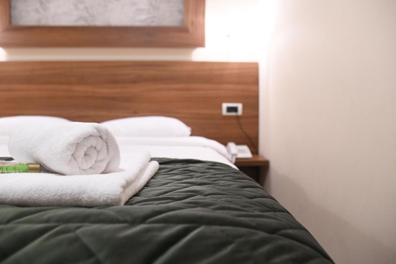 Hotel Garden Нови Сад Екстериор снимка