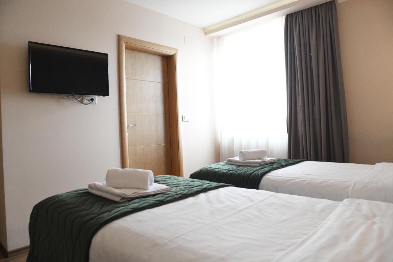Hotel Garden Нови Сад Екстериор снимка