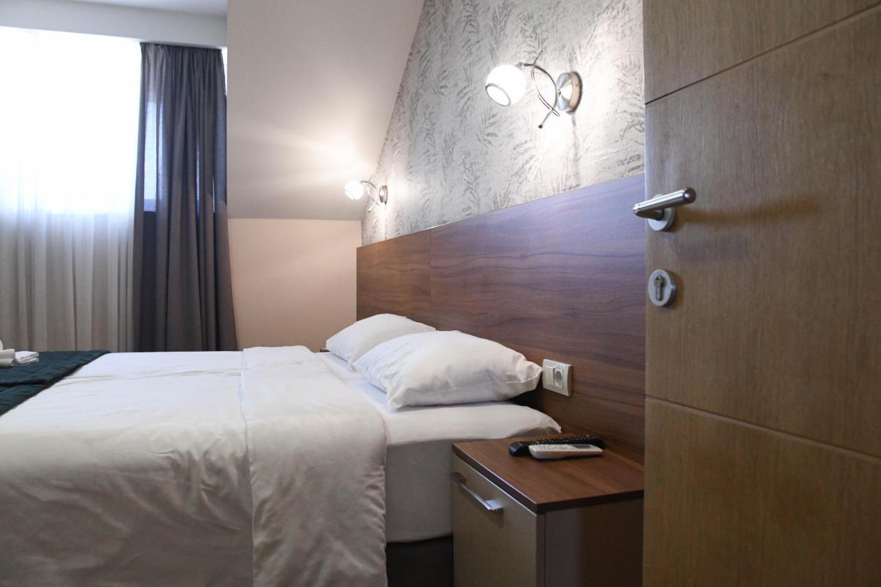 Hotel Garden Нови Сад Екстериор снимка