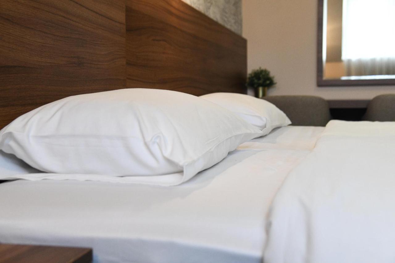 Hotel Garden Нови Сад Екстериор снимка