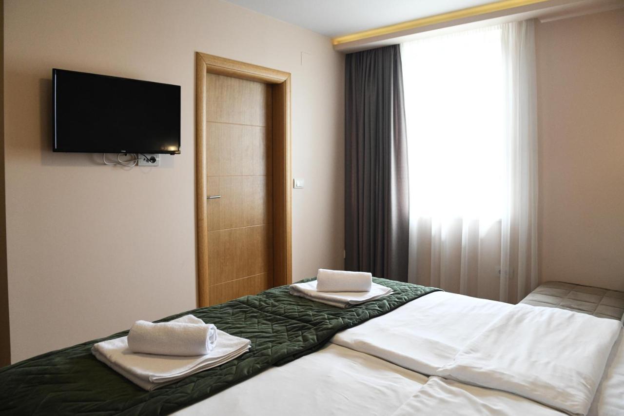 Hotel Garden Нови Сад Екстериор снимка
