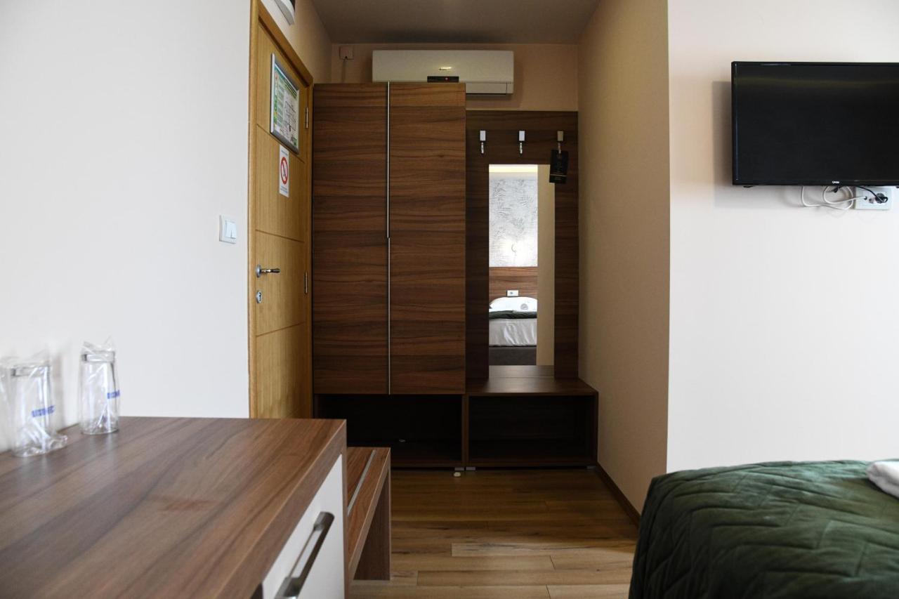 Hotel Garden Нови Сад Екстериор снимка