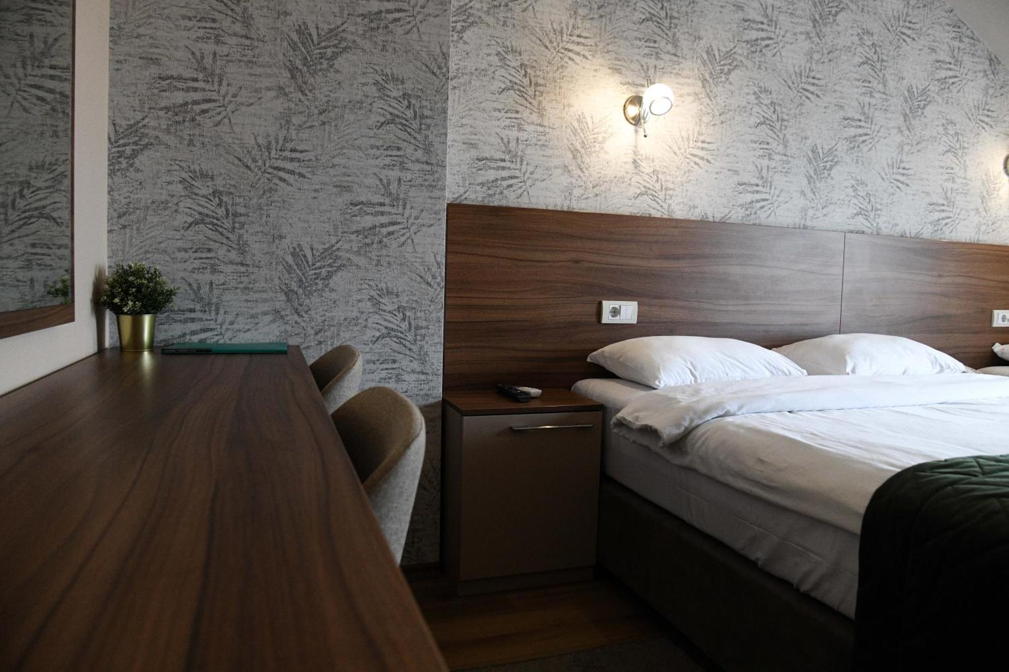 Hotel Garden Нови Сад Екстериор снимка
